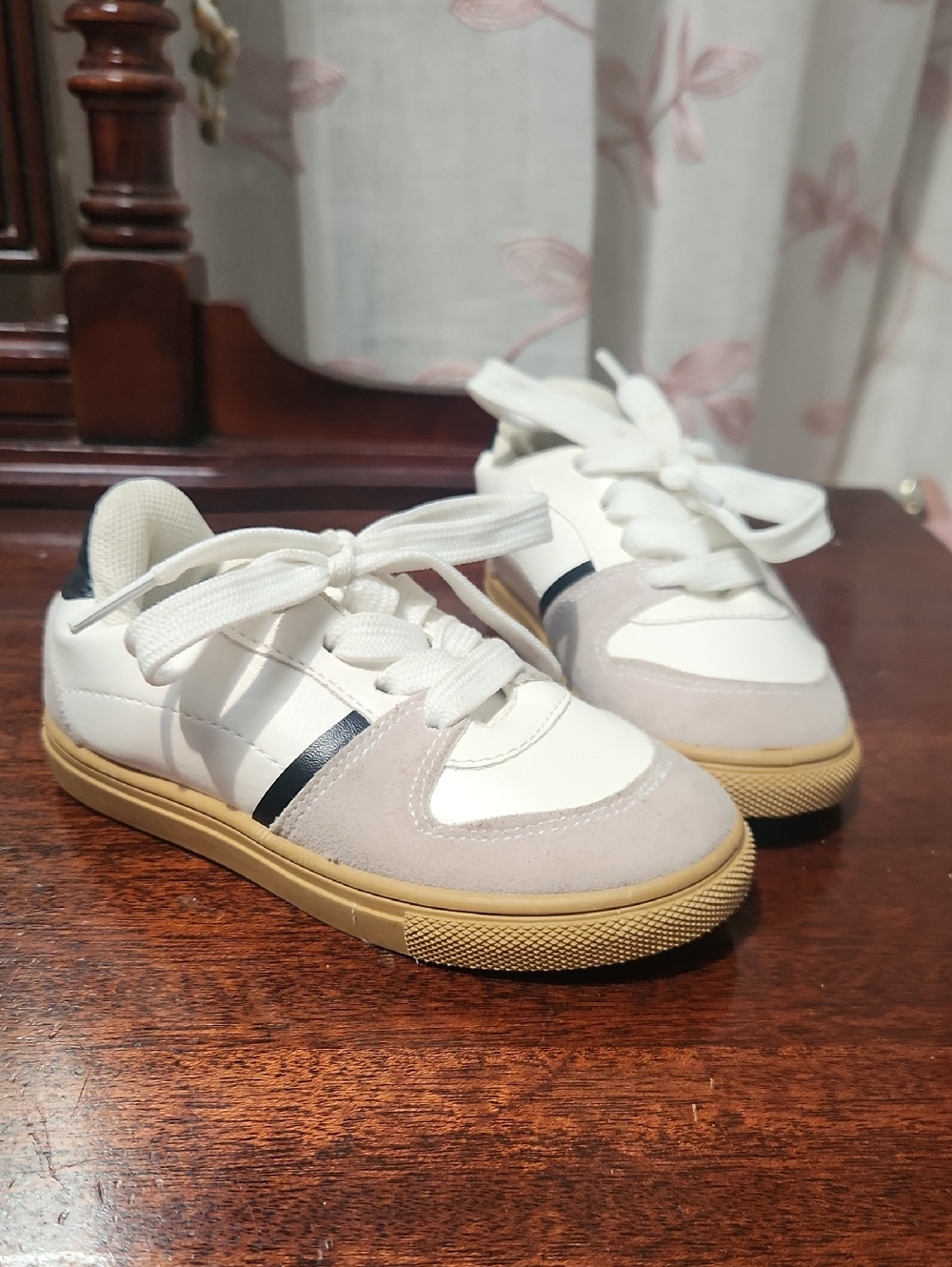 NWOT Kids Neutral Lace-Up Sneakers in White, Tan & Navy